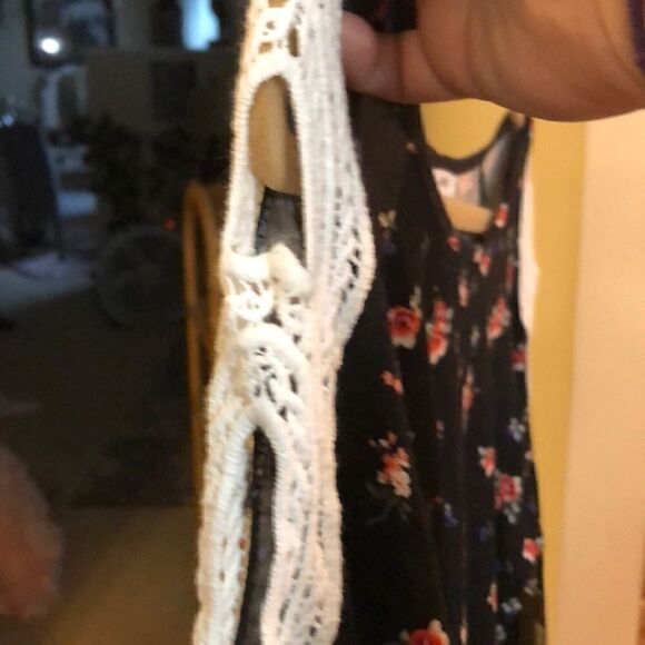 Lace Cut out sleeve long sleeve top - Picture 4 of 4